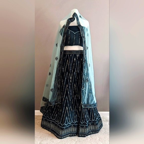 Indian Bridal Lehenga Shalwar - Picture 4 of 8